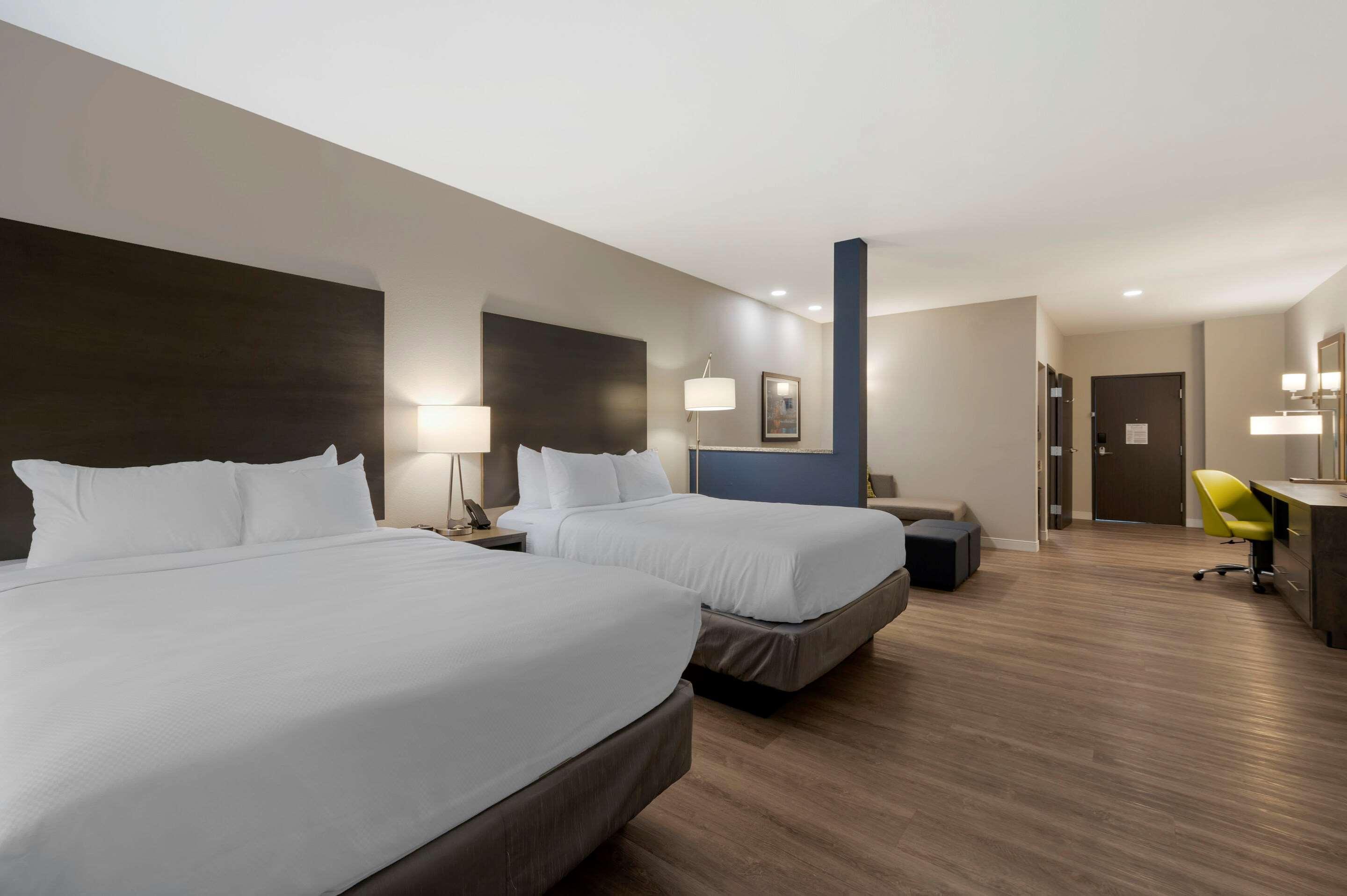 Comfort Suites Cincinnati University - Downtown Εξωτερικό φωτογραφία