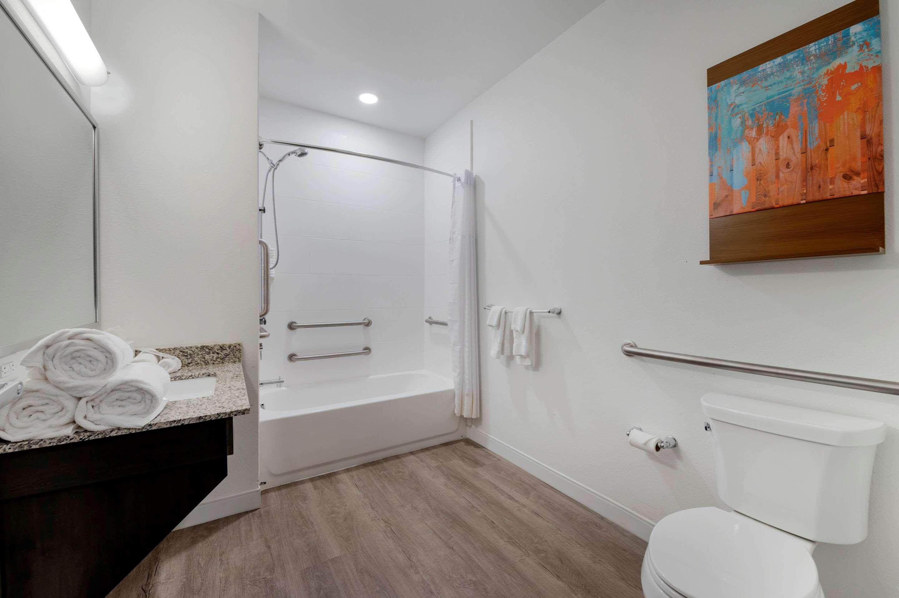 Comfort Suites Cincinnati University - Downtown Εξωτερικό φωτογραφία