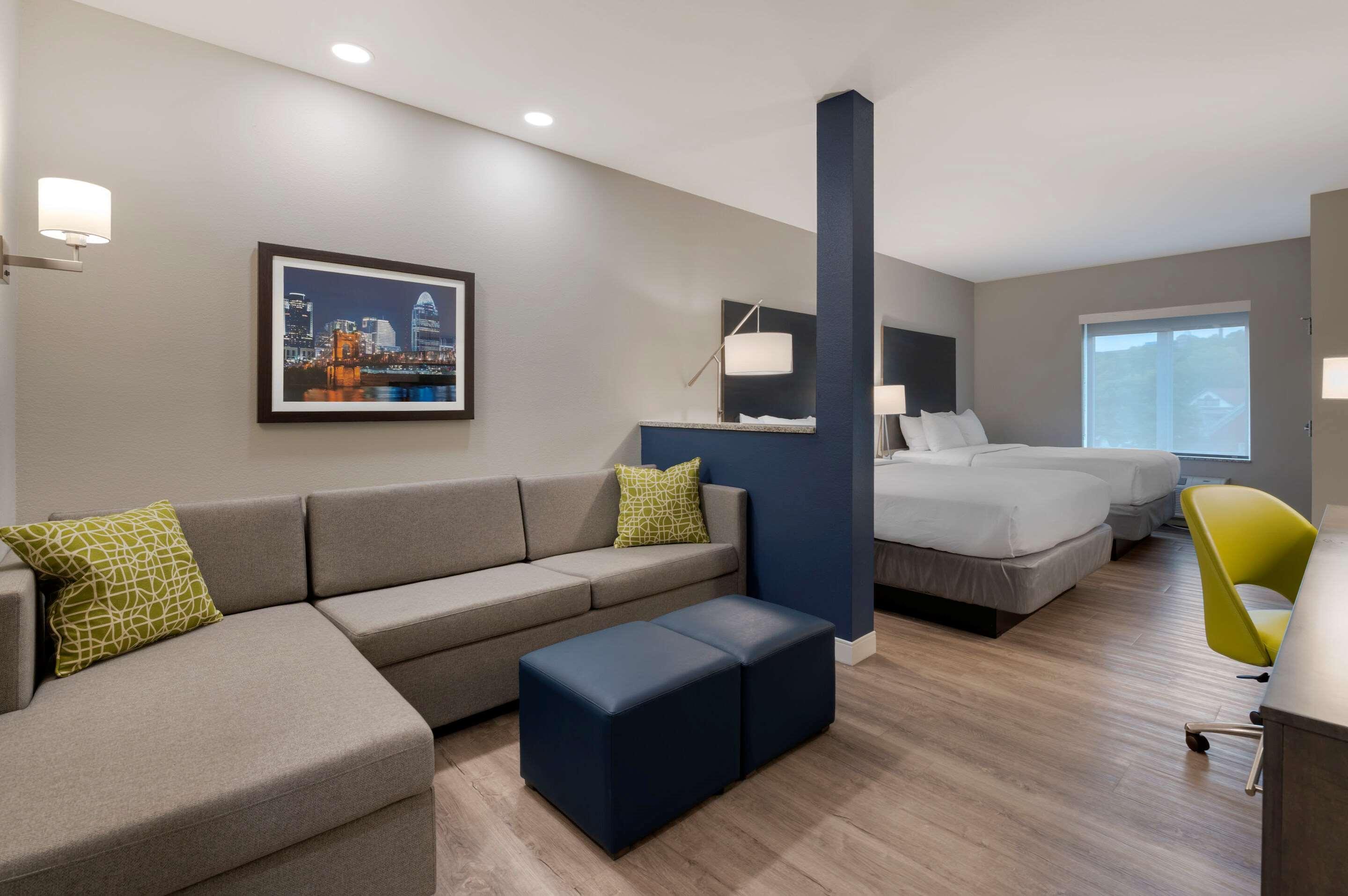 Comfort Suites Cincinnati University - Downtown Εξωτερικό φωτογραφία